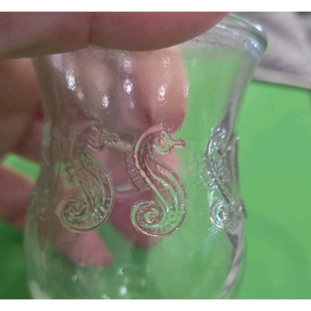 1-Vintage Juice Glass Seahorse Embossed Glass Waves EXCELLENT CONDITION
